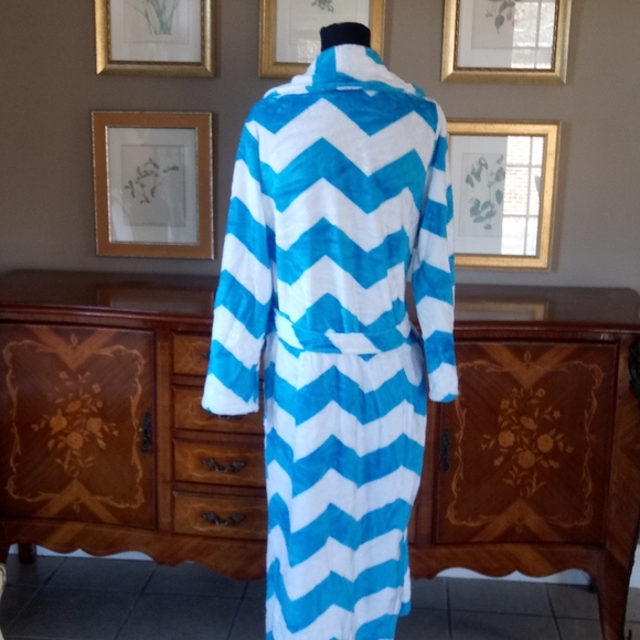 0117 Soft & Cozy Chevron Robe - Picture 5 of 7